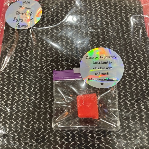 Athleta Black and White Knit Pants Medium, comfy and soft 🌺 gift inside 😍 - Picture 4 of 10